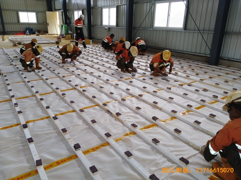 巴布亞新幾內(nèi)亞羽毛球館體育木地板施工案例1