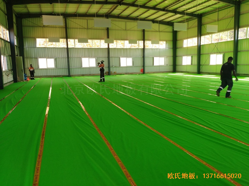 巴布亞新幾內(nèi)亞羽毛球館體育木地板施工案例2