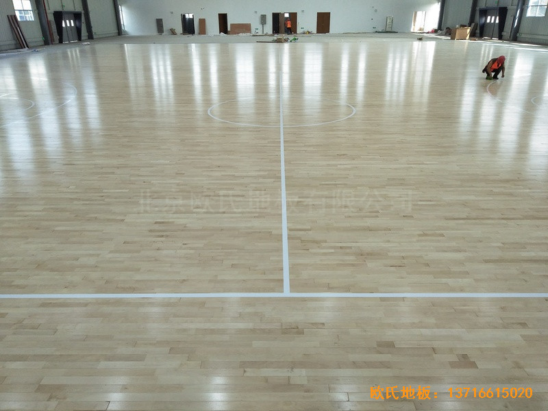 江蘇新能源科技公司籃球館體育木地板鋪裝案例0