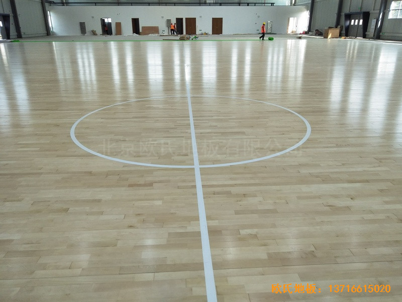 江蘇新能源科技公司籃球館體育木地板鋪裝案例4