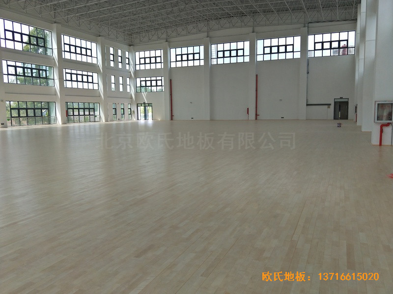 江蘇第二中學(xué)籃球館運(yùn)動(dòng)木地板鋪設(shè)案例3
