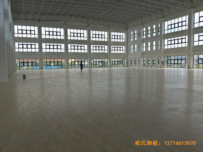江蘇第二中學(xué)籃球館運(yùn)動(dòng)木地板鋪設(shè)案例4
