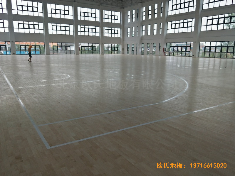 江蘇第二中學(xué)籃球館運(yùn)動(dòng)木地板鋪設(shè)案例5