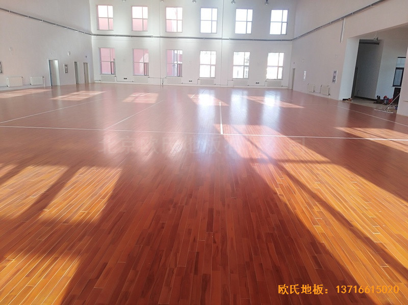 內(nèi)蒙左旗吉蘭泰鎮(zhèn)五中運動館運動地板施工案例4